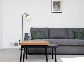 2 Bedroom Flat - Free Parking