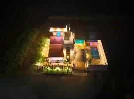 Lux Pvt Pool, Rain Dance, Near Bhimashankar, Pets!, hotel i Manchar