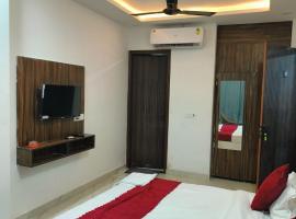 hotel Noida royal residency、ノイダのゴルフ場併設ホテル