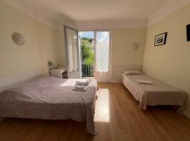 Hôtel La Pergola - centre ville, Hotel in Capbreton