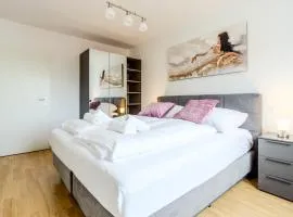 Apartment in a green location with Parking & Balcony, Walking distance to U1 Metro