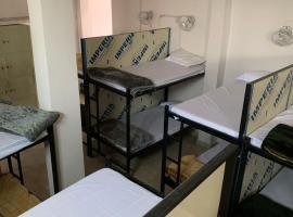 Hotel Akash guest house dormitory, hostal en Bhopal