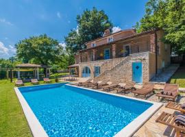 Villa Lord House, a fenced garden & pool Villa, ideal for groups, Hotel in Gradišće
