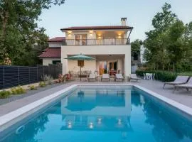 Villa Hidden with heated pool