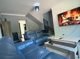 Cosy 1 Bedroom House with Parking