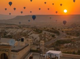 Zafora Cave Suites Hotel Cappadocia，烏奇薩爾的附設泳池的飯店