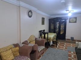 شقة مفروشة 5 سراير في كامب شيزار, Hotel in Kafr ‘Ilwān