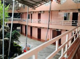 Nhà Nghỉ Quỳnh Hương - Quynh Huong Hostel, ubytování v soukromí v destinaci Long Thành