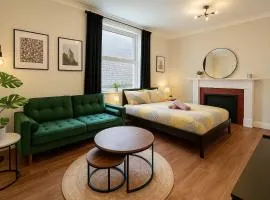 Central Studio Apartment for 2