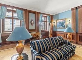 Feel History & Enjoy Luxury