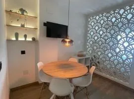 Renovated, WiFi, 20 meters from the beach