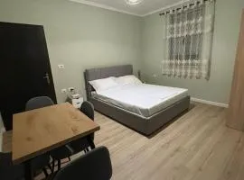 The Sage House, Apt