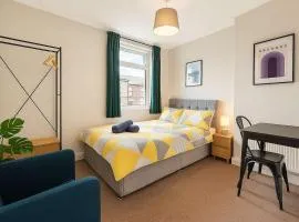 Studio flat 500m from Cardiff central station