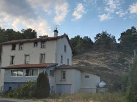 Appartement 1, ξενοδοχείο σε Saint-Germain-Laprade