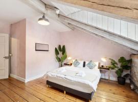 The R Loft - Cosy Hostel, Communal Bathroom and Kitchen, hotel em Olten