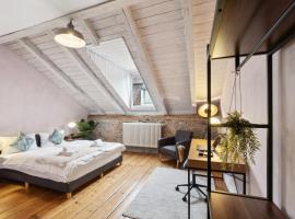 The R Loft - Cosy Hostel, Communal Bathroom and Kitchen, розміщення в сім&rsquo;ї у місті Ольтен
