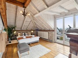 The R Loft - Cosy Hostel, Communal Bathroom and Kitchen，奧爾騰的飯店