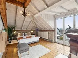 The R Loft - Cosy Hostel, Communal Bathroom and Kitchen