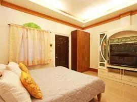 LobocAirbnb Travellers Inn