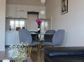 Apartment 82 Central Point