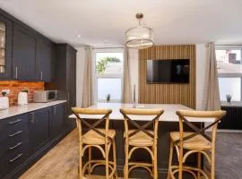 Walpole Getaway - Hot Tub, Games Room, Sleeps 8