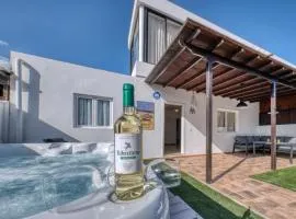 Villa Flaminia - Jacuzzi and Foosball - Just 400m from the Beach By Lanzarote Vacation Homes