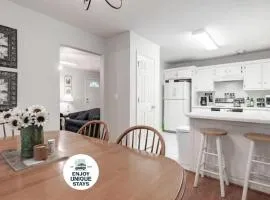 Covenant Cottage with outdoor dining