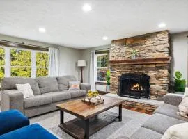Sawyer Farmhouse -Spacious Retreat with 5 Bedrooms