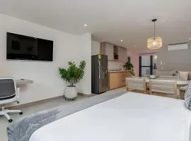 Solei Loft 302 - Elegant Oasis: Loft/Jacuzzi/AC