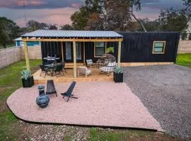 Contained In Gruene Midnight Edition Spa-Outdoor Shower