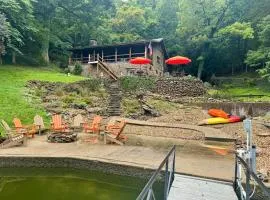 Historic Lakefront Log Cabin4bd3badockfirepit