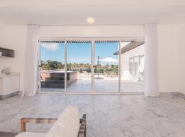 Penthouse with jacuzzi in Lake View, hotel din La Ceiba