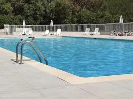 Grand parc et piscines aux 3 rivieres