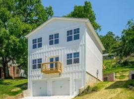 City Side Comfort in Missionary Ridge - hot tub, hotel in Chattanooga
