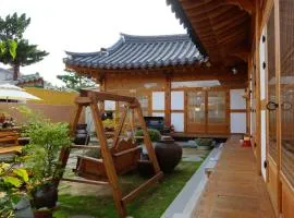 Jeonju Hanok Maeul Sukbak Deomeomoom