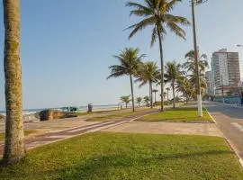 Apto pet friendly com garagem a 100m do mar
