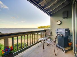 Water Views and Marina Access Port Ludlow Getaway, hotel in Port Ludlow