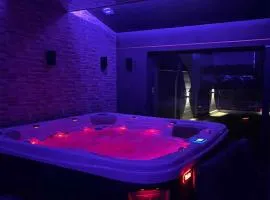 Greyhouse Apartments