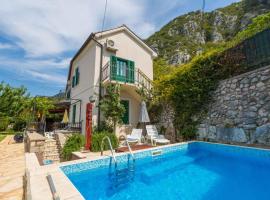 Holiday home in Belgrad 39403、Belgradのホテル
