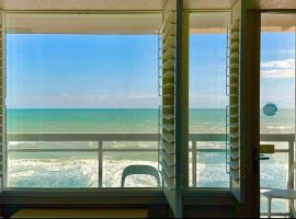 Georgian Inn Beach Club: Ormond Beach şehrinde bir otel