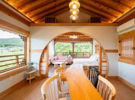 Gyeongju Jiseom Hanok Pool Villa Pension