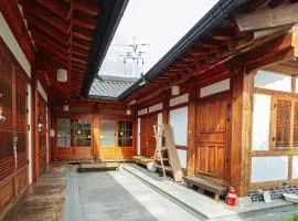 Jeonju Deoksugung Hanok Stay