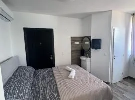 APARTMENTS Suzy