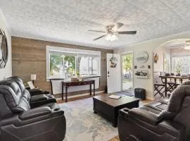 Cozy Farmhouse near Mammoth Cave on 45 acre farm