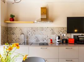 Garden apartment, wifi and private parking, villa Porto SantʼElpidi&oacute;ban