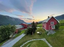 Historic Farmhouse In Scenic Isfjorden
