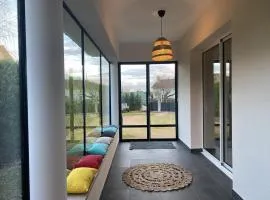 Pavillon rénové avec jardin arboré, proche centre-ville, véranda, parking, wifi, idéal familles - FR-1-489-417