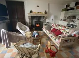 Gîte chaleureux avec jardin, cheminée, vélos et équipements éco-responsables à Louroux-de-Beaune - FR-1-489-349