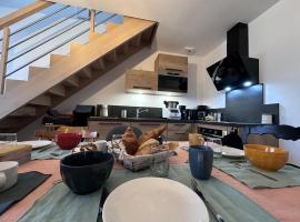 Gîte Champêtre avec Animaux, Spa et Tout Confort en Pleine Nature Bourbonnaise - FR-1-489-539, hotel v destinaci Buxières-les-Mines