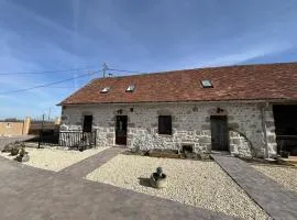Gîte avec Spa, Cheminée, Nature et Confort à Montaigu-le-Blin - FR-1-489-522